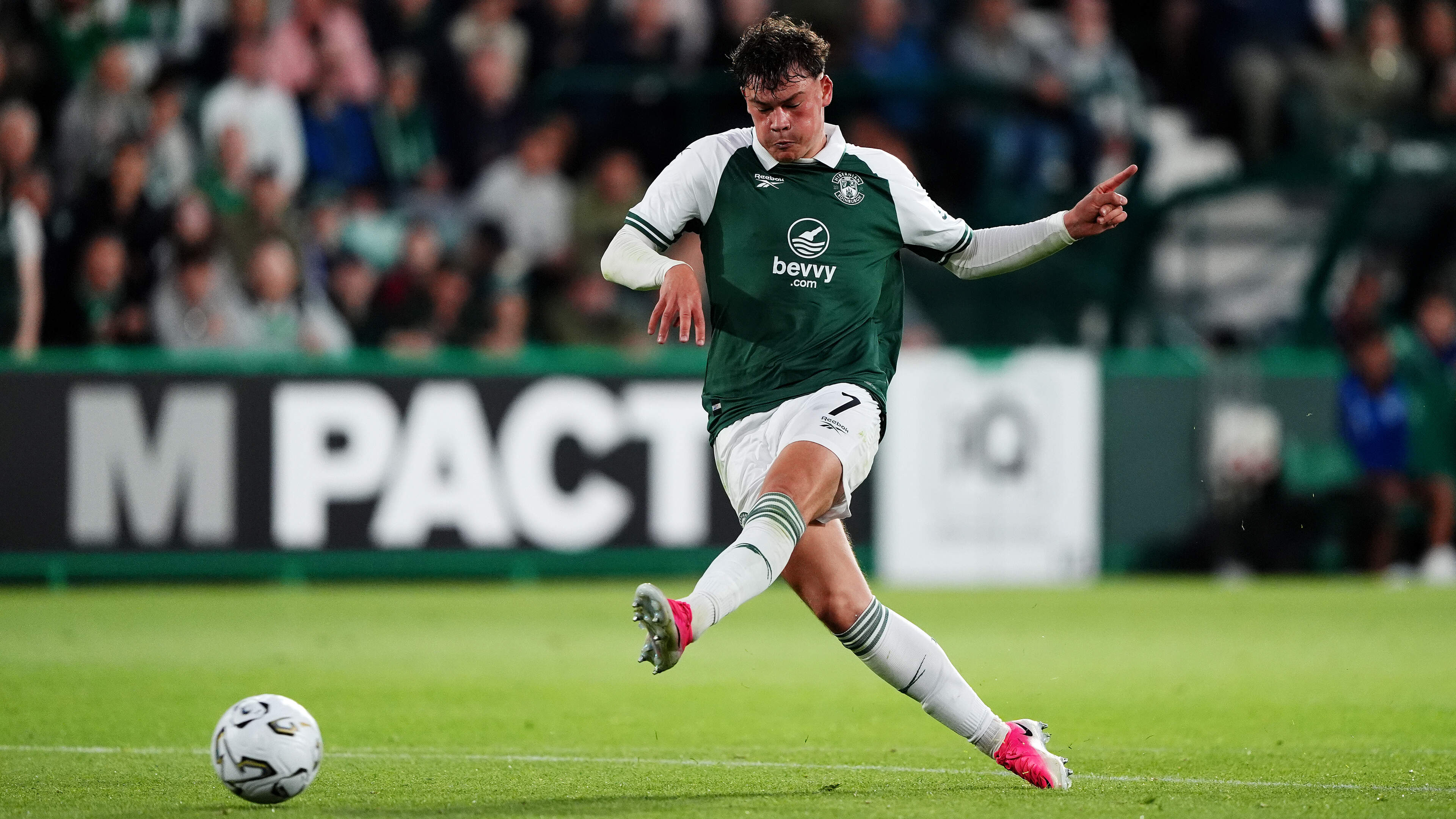 ‘We’re nearly there’ – Owen Elding hopeful Hibs form will bring autumn call-up as he waits on Irish passport to arrive